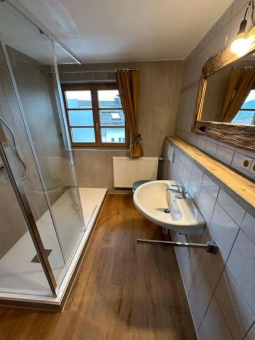 Charmante Farbenfrohe Wohnung Fuer Zwei 피쉬바하우 외부 사진